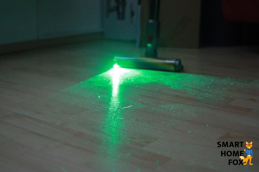 Dyson V12 Slim насадка Slim Fluffy на свету